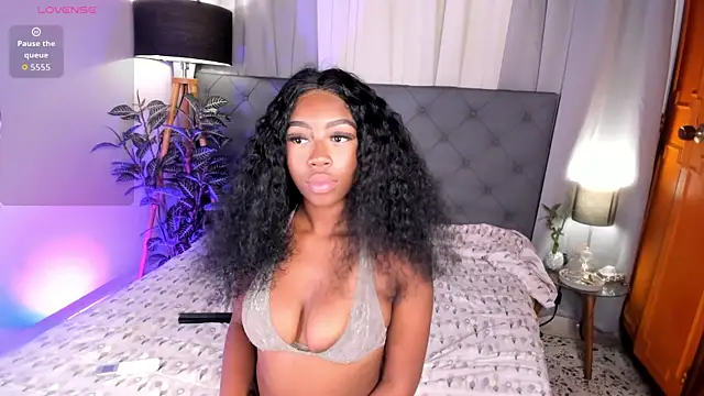 EmaaaBrown_'s cam snapshot