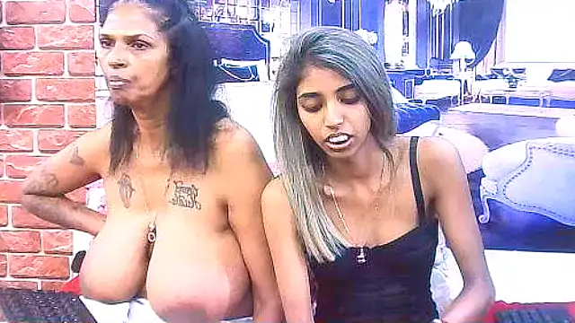 IndianSexySlender live sex cam