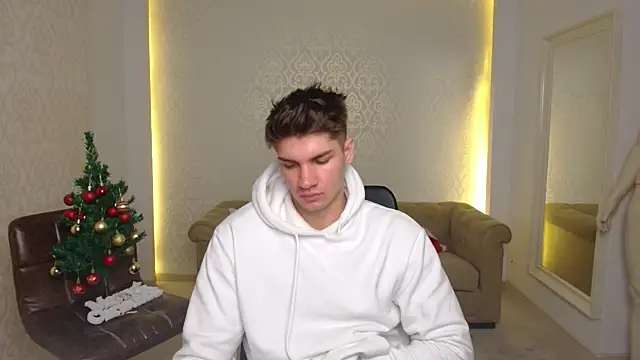 MaxKaiden live sex cam