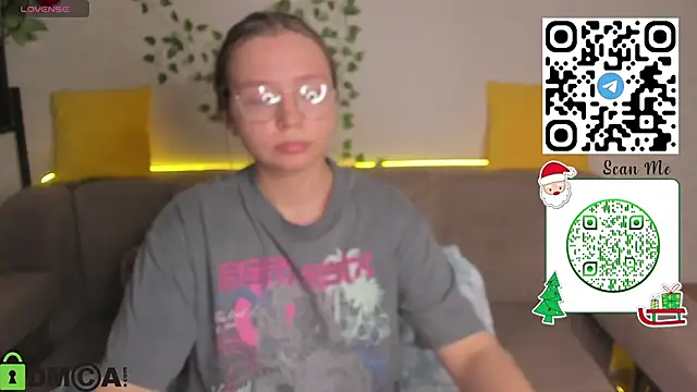 Nuura_Moore's cam snapshot