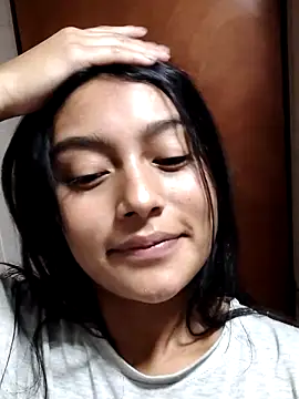 Naomism-- live sex cam