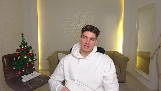 MaxKaiden live sex cam