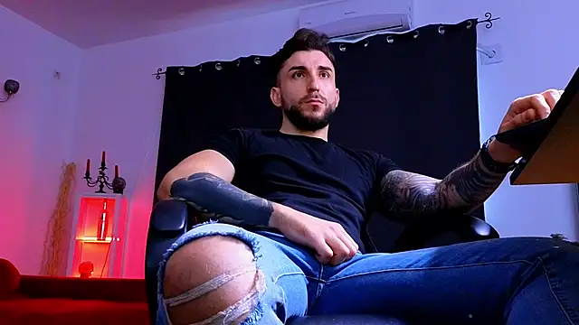 MightyAaron66 live sex cam