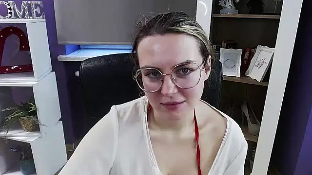 Zoey_Erotic's cam snapshot