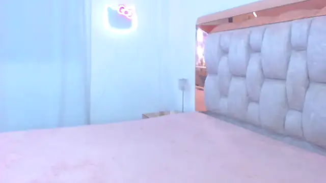 lolaperrys live sex cam