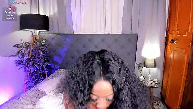 EmaaaBrown_'s cam snapshot