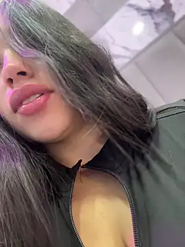 SofiaWildee live sex cam