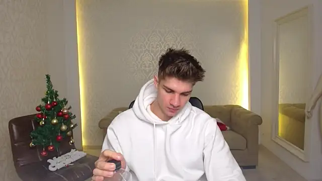 MaxKaiden live sex cam