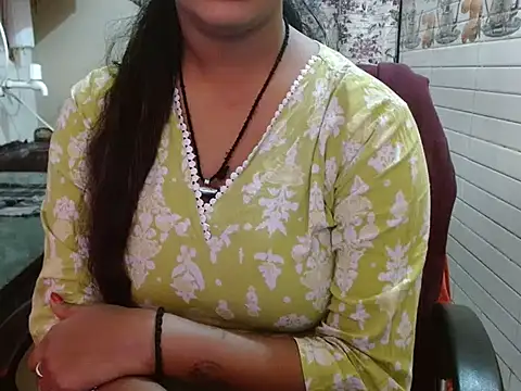 LovingPihu live sex cam