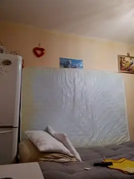 Gussie_Bridie's cam snapshot