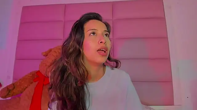 little-Emma's cam snapshot