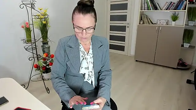 Vika73 live sex cam