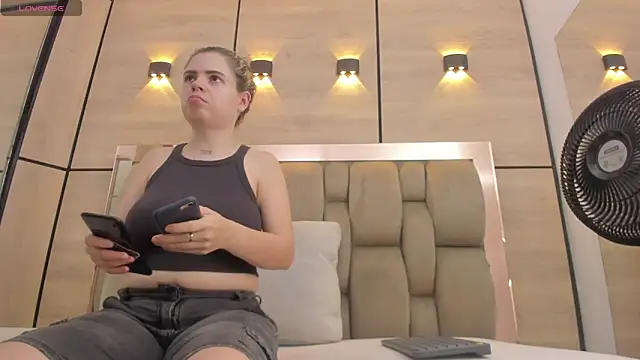 dorothy_vegga's cam snapshot