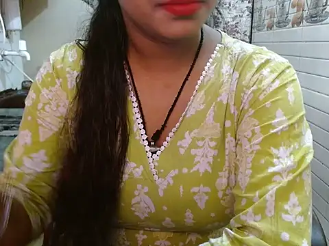 LovingPihu's cam snapshot