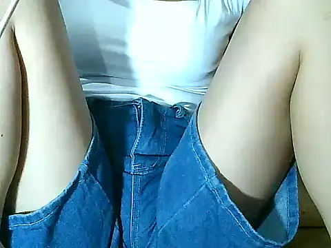 YummyPinay1893's cam snapshot