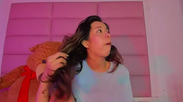 little-Emma's cam snapshot