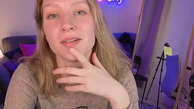 AsyaLumi's cam snapshot