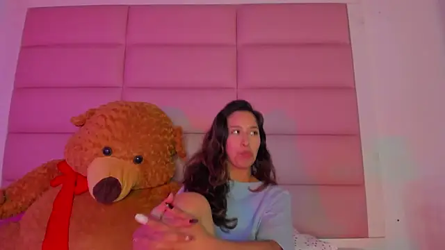 little-Emma's cam snapshot