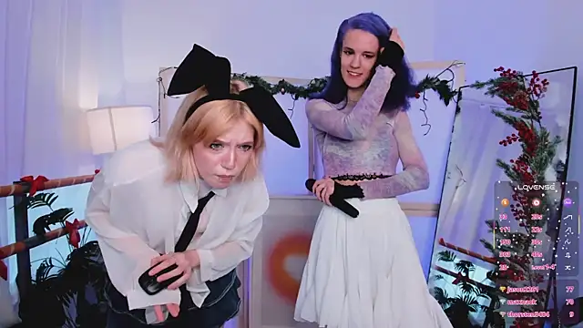 PrettyLadies_'s cam snapshot