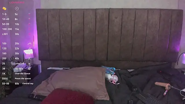 LanaMills_'s cam snapshot