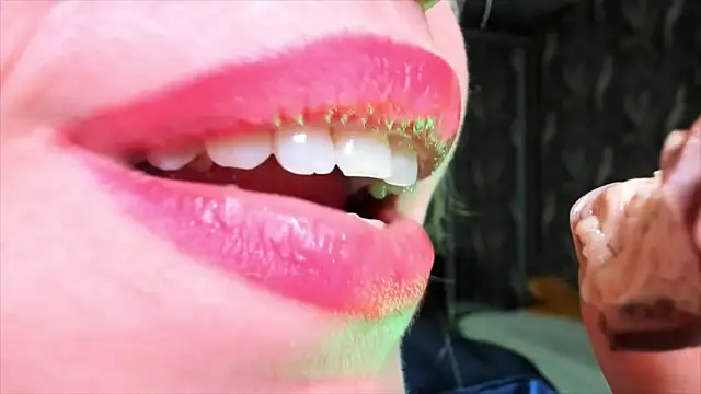 HotTiffani's cam snapshot