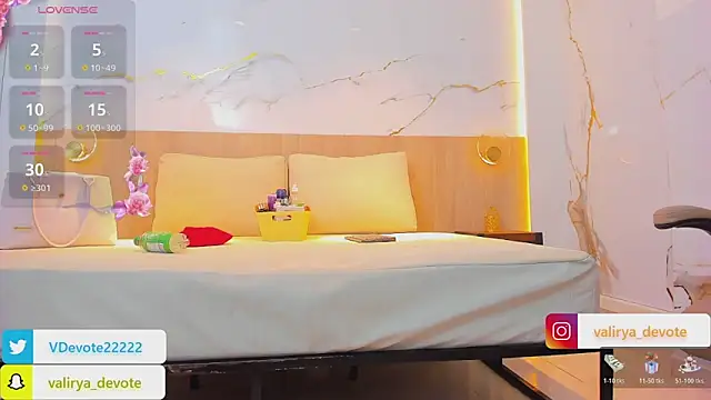 valirya_devote live sex cam