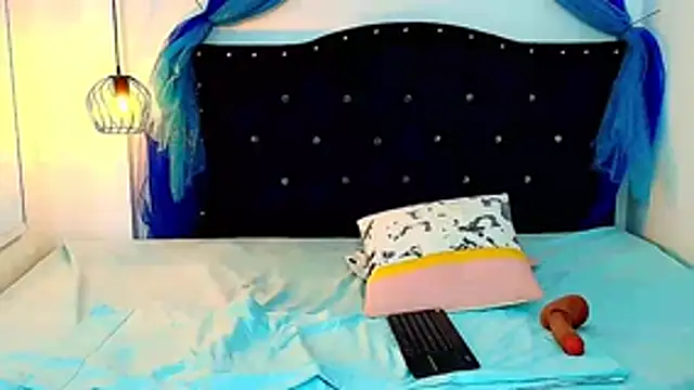 KATY_LOWERY's cam snapshot