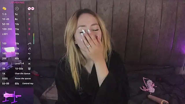 LanaMills_'s cam snapshot