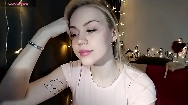 LunaPeony live sex cam