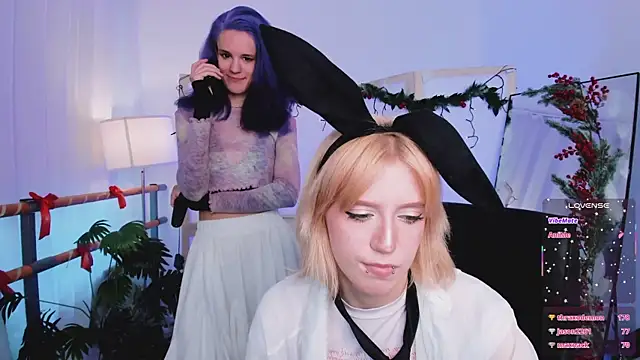 PrettyLadies_'s cam snapshot