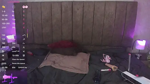 LanaMills_'s cam snapshot