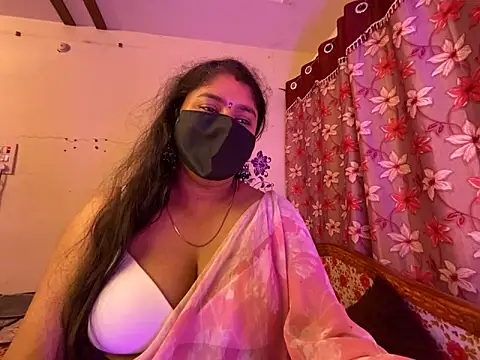LouleyRanii live sex cam
