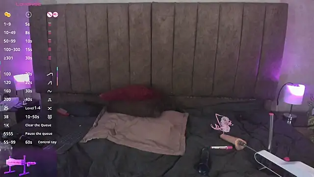 LanaMills_'s cam snapshot