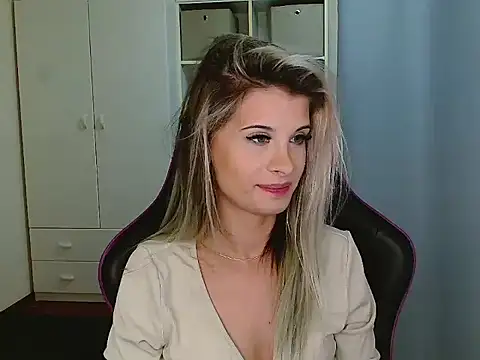 KristineGlow's cam snapshot