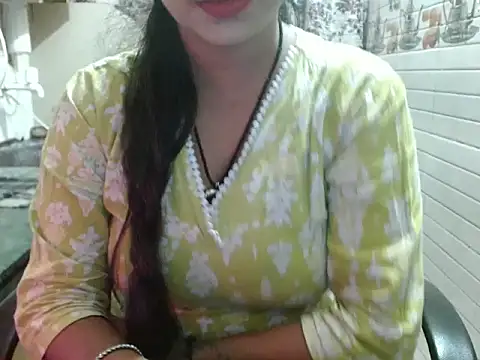 LovingPihu's cam snapshot