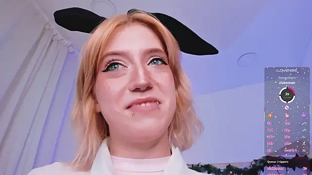 PrettyLadies_'s cam snapshot