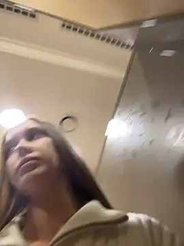 ElliRose live sex cam