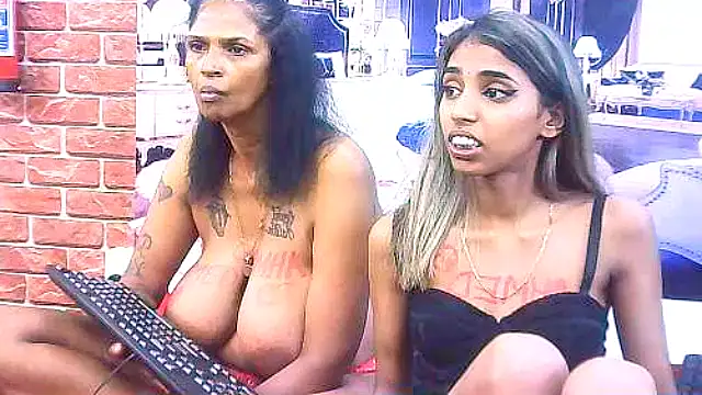 IndianSexySlender live sex cam