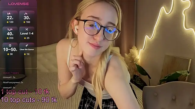 anora_baby's cam snapshot