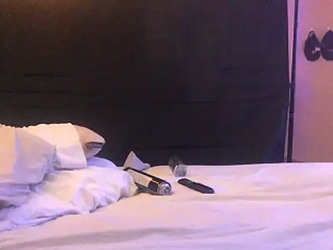 Thickwhitetight live sex cam