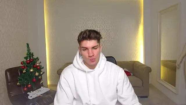 MaxKaiden live sex cam