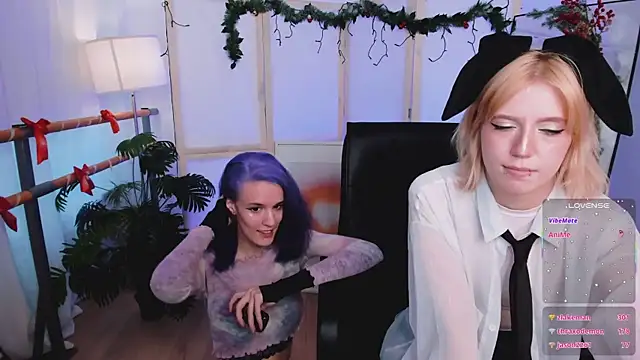 PrettyLadies_'s cam snapshot