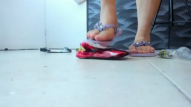 NahomiFireSex's cam snapshot