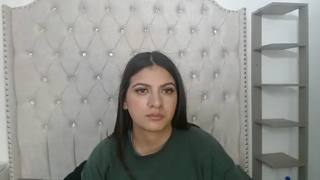 Abril_Squirt live sex cam