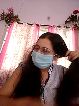 thanusi_2's cam snapshot