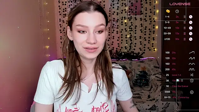 LinaBlossom_'s cam snapshot