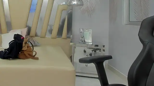 Nataly-Blonde's cam snapshot