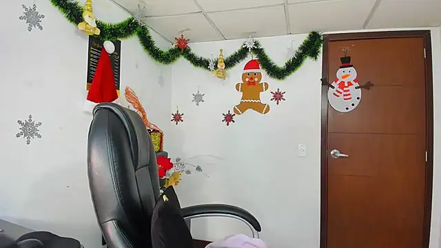 Aisha_hotts777 live sex cam