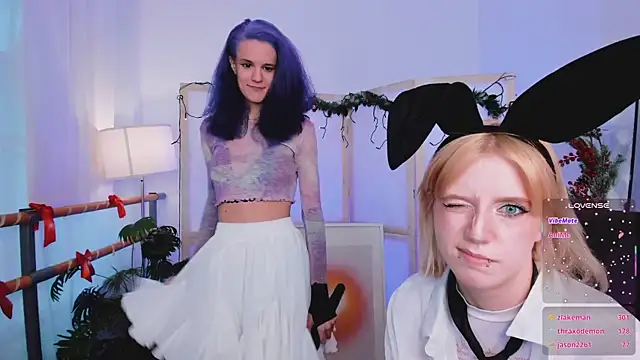 PrettyLadies_'s cam snapshot