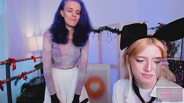 PrettyLadies_'s cam snapshot